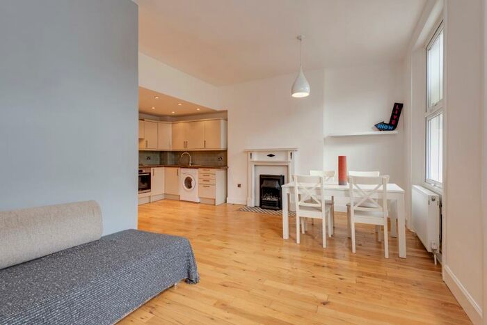 1 Bedroom Apartment To Rent In Oakley Square, Mornington Crescent, NW1