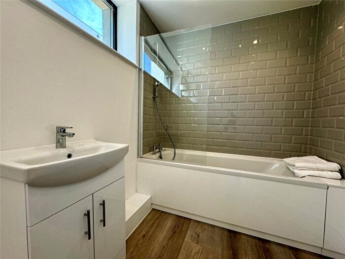 1 Bedroom Flat For Sale In Farnborough Road, Farnborough, Hampshire, GU14