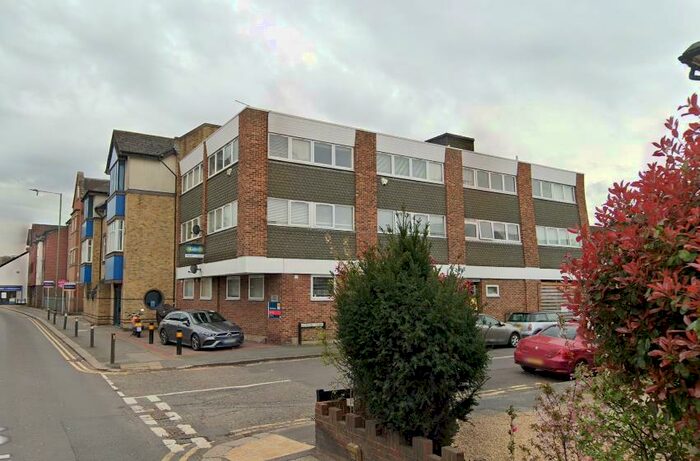 1 Bedroom Apartment To Rent In Addlestone, KT15