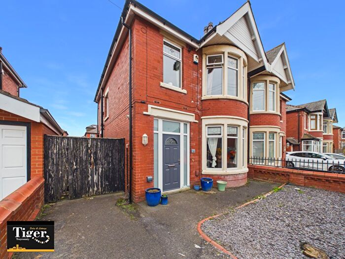 3 Bedroom Semi-detached House For Sale In Argyll Road, Blackpool, FY2