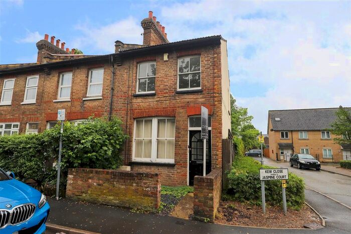 2 Bedroom End Of Terrace House To Rent In Chiltern View Road, Uxbridge, UB8