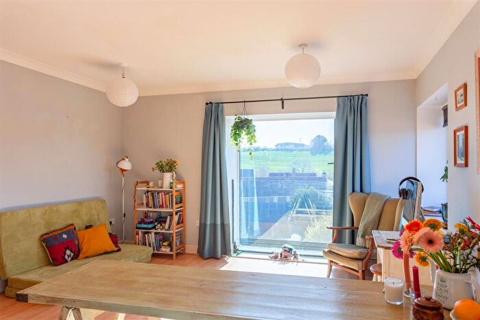 1 Bedroom Apartment For Sale In Pymore Village, DT6