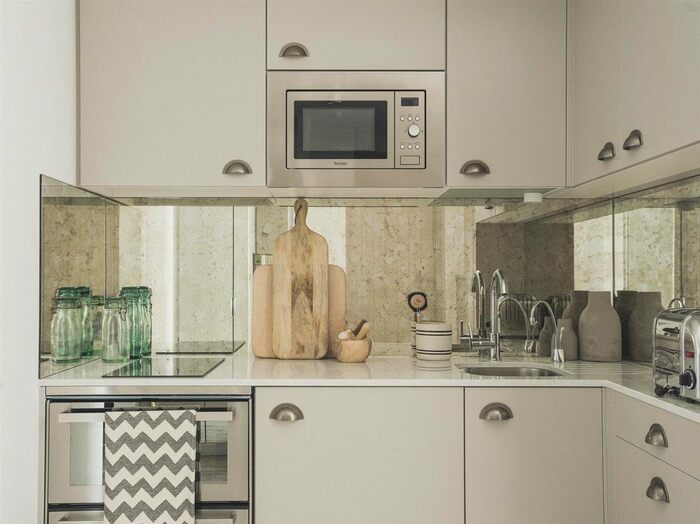 Studio To Rent In Club Studio, The Parade, Roath, Cardiff, CF24