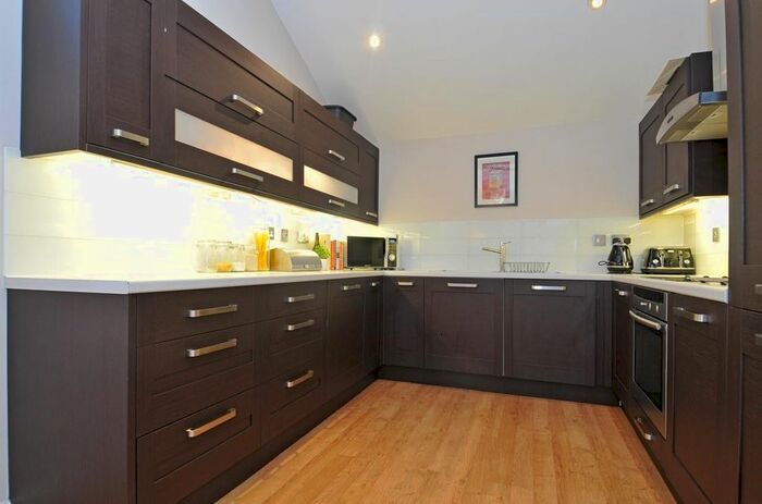 2 Bedroom Flat To Rent In Chiswick View, Acton Lane, Chiswick, W4