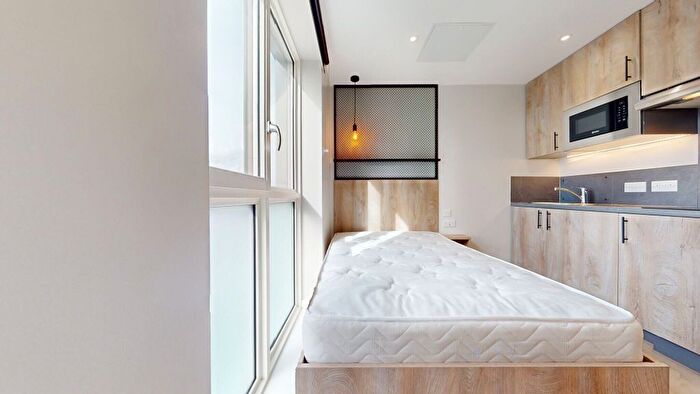 Studio To Rent In Ilderton Road, London, SE15