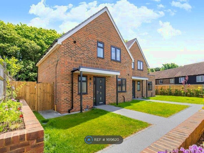 3 Bedroom Semi-Detached House To Rent In Glynn Road, Peacehaven, BN10