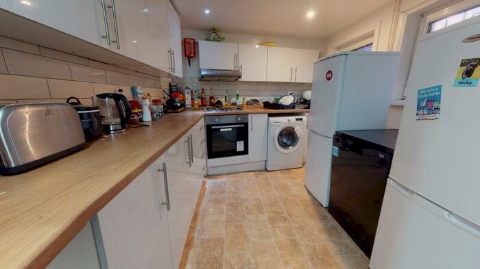 6 Bedroom End Of Terrace House To Rent In Royal Park Avenue, Hyde Park, Leeds, LS6