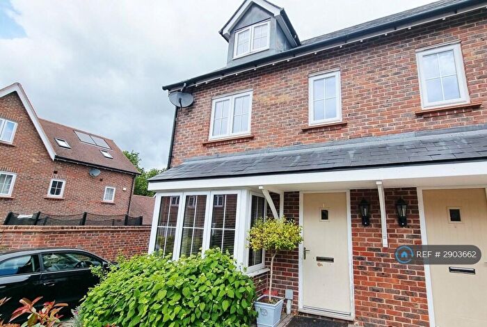 4 Bedroom Semi-Detached House To Rent In Buchanan Way, Bracknell, RG42