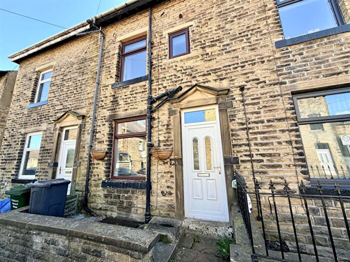 3 Bedroom Terraced House For Sale In Staveley Road, Keighley, BD22