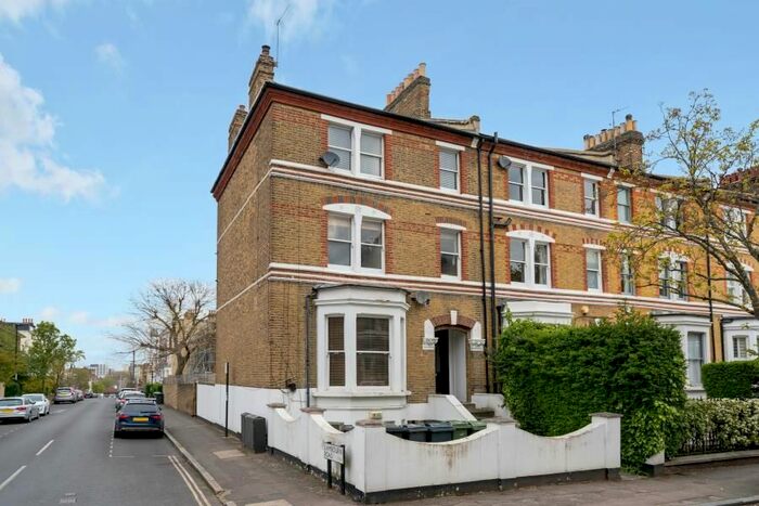 2 Bedroom Flat To Rent In Lillieshall Road, Clapham, SW4