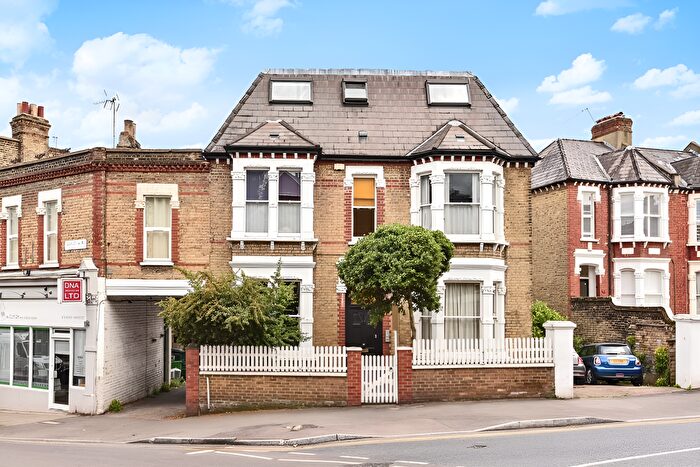 1 Bedroom Flat To Rent In Woodside, SW19