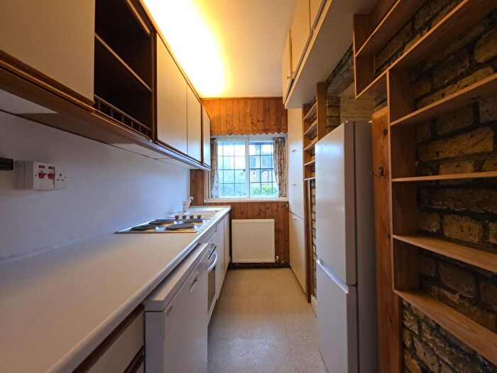 2 Bedroom Flat For Sale In Waterlow Court, Heath Close, , London, NW11