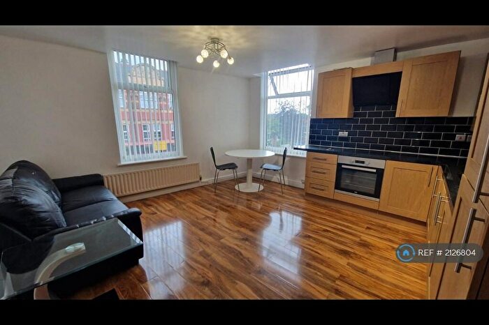 2 Bedroom Flat To Rent In Leopold Avenue, Manchester, M20