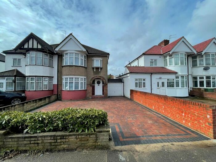 3 Bedroom Semi-Detached House To Rent In Kenton Lane, Harrow, HA3