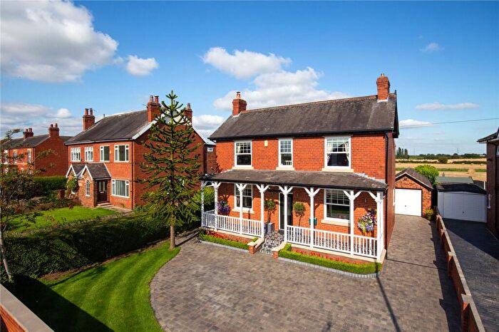 3 Bedroom Detached House For Sale In Pinfold Lane, Mickletown Methley, Leeds, West Yorkshire, LS26
