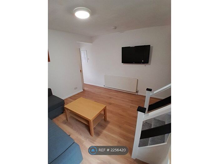 5 Bedroom Terraced House To Rent In Swainstone Road, Reading, RG2