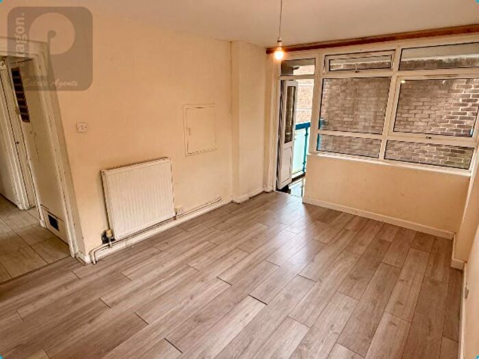 3 Bedroom Flat To Rent In Kingsbury Road, London, NW9