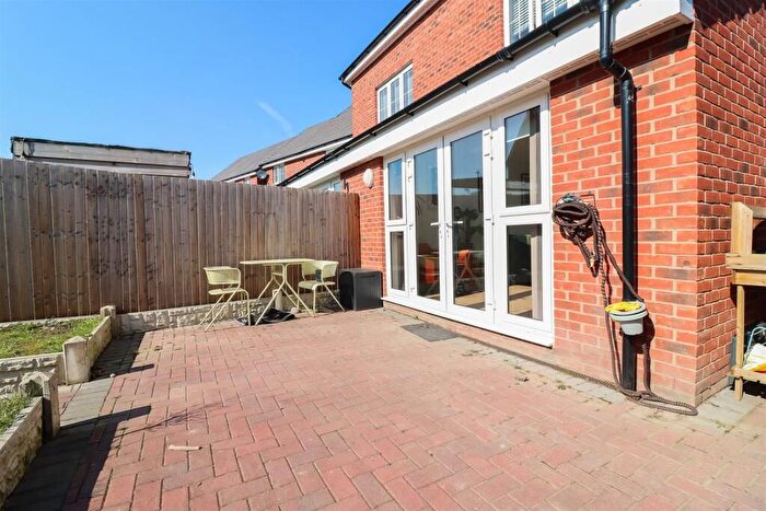 3 Bedroom Property To Rent In Curbar Rise, Clay Cross, Chesterfield, S45