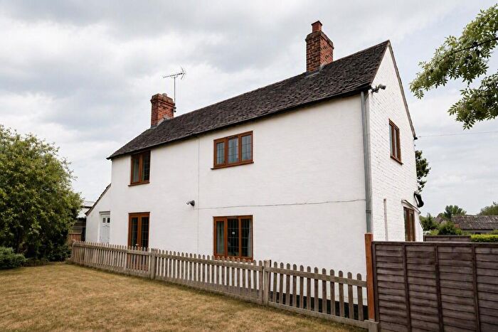 2 Bedroom Detached House For Sale In Plough Hill Road, Nuneaton, Warwickshire, CV10