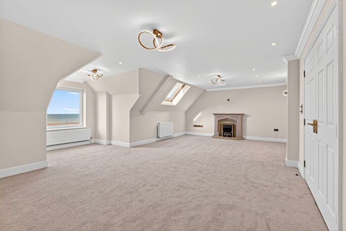 5 Bedroom Flat For Sale In North Promenade, Nicoll Court, FY8