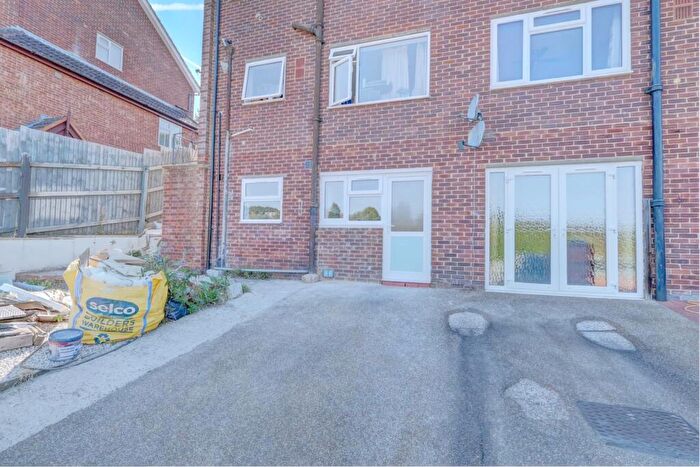 1 Bedroom Apartment To Rent In Deeds Grove, High Wycombe, Buckinghamshire, HP12