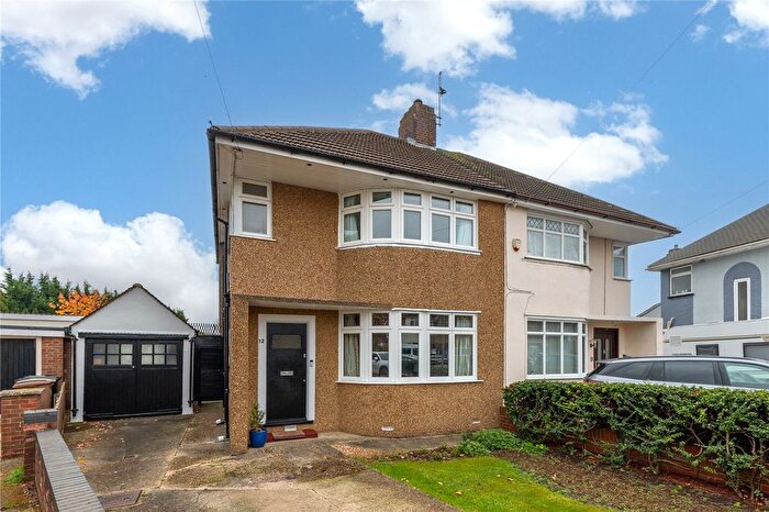 3 Bedroom Semi Detached House For Sale In Heywood Drive, Luton, Bedfordshire, LU2