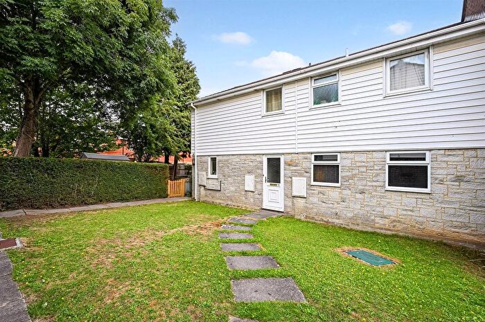 2 Bedroom Maisonette For Sale In Springfield Close, Andover, SP10
