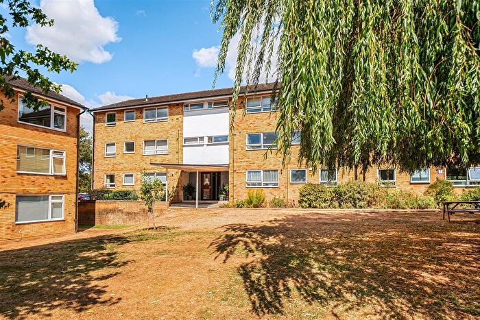 2 Bedroom Flat For Sale In The Shimmings, Boxgrove Road, Guildford, GU1