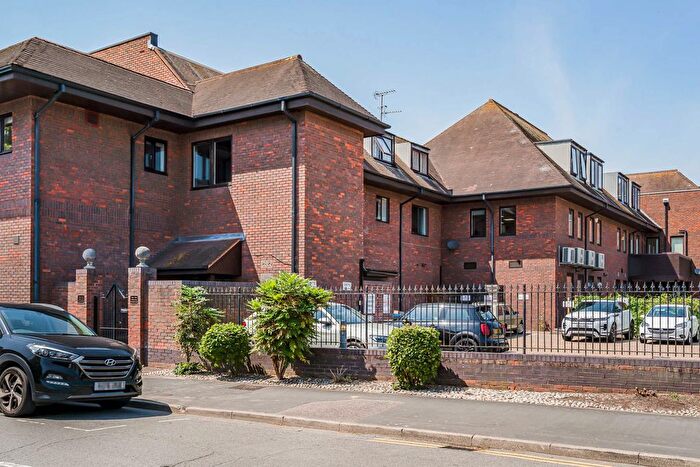 2 Bedroom Flat For Sale In Freelands Road, Cobham, Surrey, Surrey, KT11