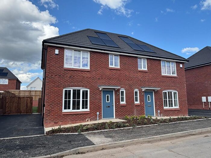 3 Bedroom House To Rent In Deanshut Road, Oldham, OL8