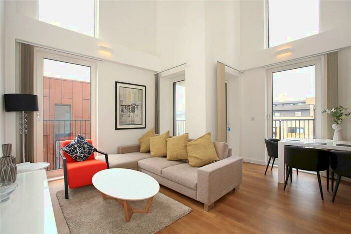 3 Bedroom Apartment To Rent In Whiting Way London, SE16