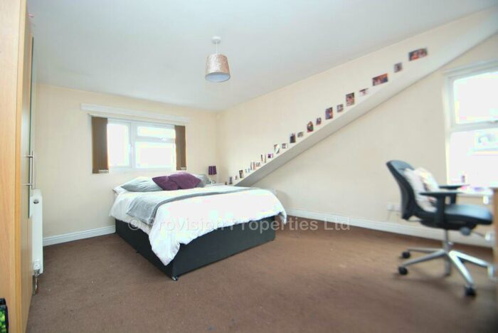 4 Bedroom Terraced House To Rent In Harold Mount, Hyde Park, Leeds, LS6
