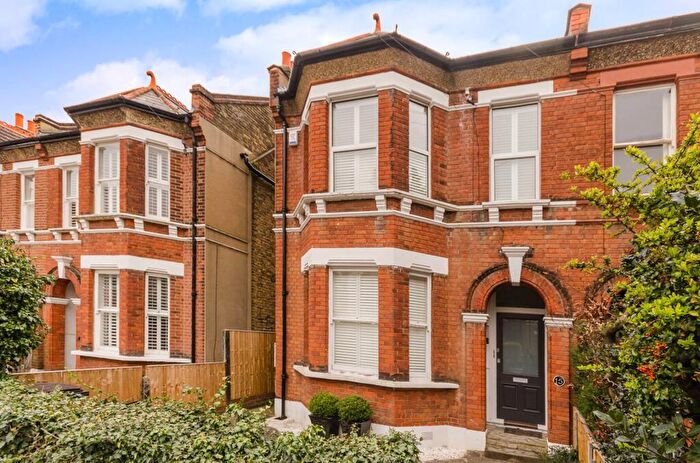 2 Bedroom Flat To Rent In Downs Road, Beckenham, BR3