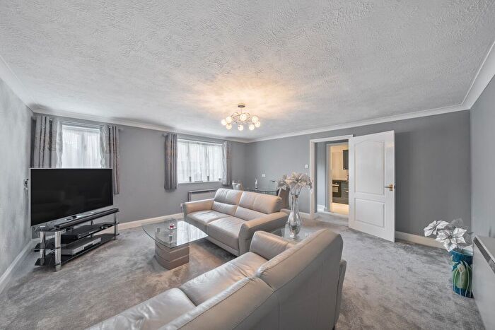 2 Bedroom Flat For Sale In The Alders, West Wickham, BR4
