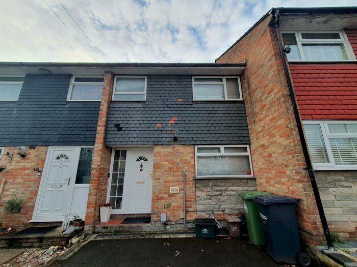 3 Bedroom House To Rent In Cambridge Close, Waltham Cross, EN8