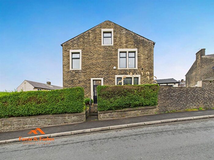 3 Bedroom End Of Terrace House For Sale In Cotton Tree Lane, Colne, BB8