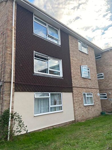 2 Bedroom Flat To Rent In Cherry Close, Salisbury, SP2