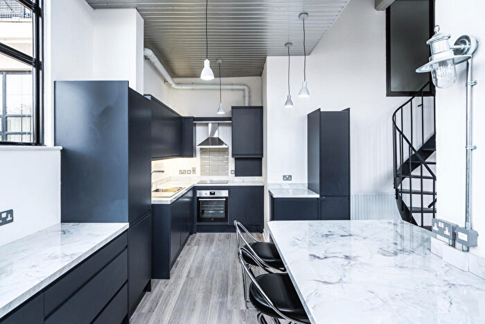 2 Bedroom Apartment To Rent In Dehavilland Studios, Clapton, E5