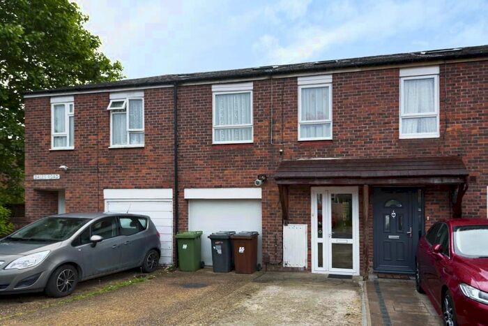 4 Bedroom Terraced House To Rent In Borehamwood, Herts, WD6
