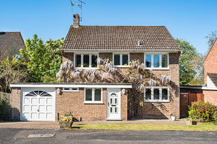 4 Bedroom Detached House For Sale In Burwood Close, Merrow, GU1