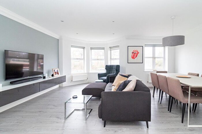 2 Bedroom Flat For Sale In Parklands Court, Edgware Way, HA8