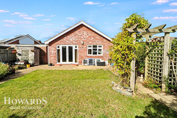 4 Bedroom Detached House For Sale In The Close, Hemsby, NR29