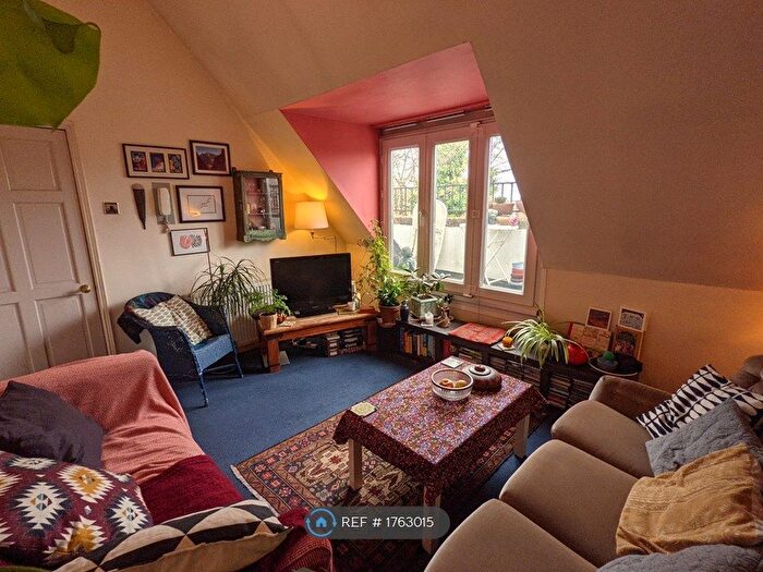 2 Bedroom Flat To Rent In Amhurst Park, London, N16