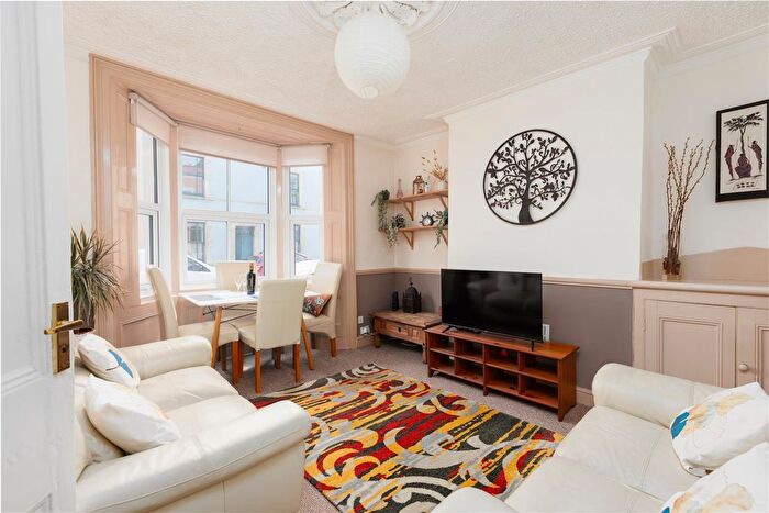 2 Bedroom Maisonette For Sale In Stevens Crescent, Totterdown, BS3