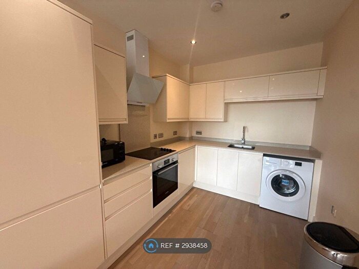 1 Bedroom Flat To Rent In Cleeve Road, Sutton, KT22