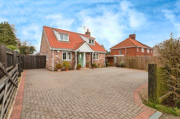 3 Bedroom Detached House For Sale In Southwold Road, Brampton, Beccles, NR34