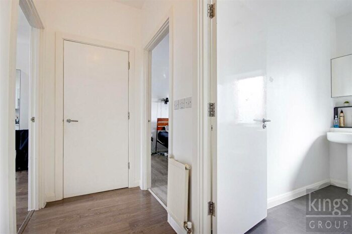 1 Bedroom Flat For Sale In Dairy Close, Enfield, EN3
