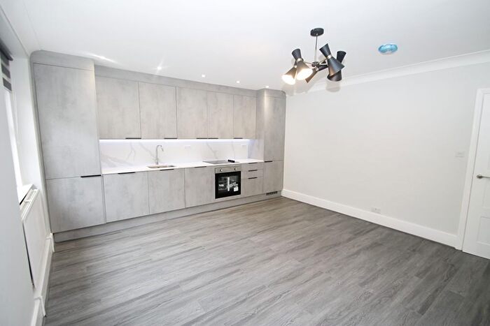 3 Bedroom Flat To Rent In Belvedere Road, London, SE19