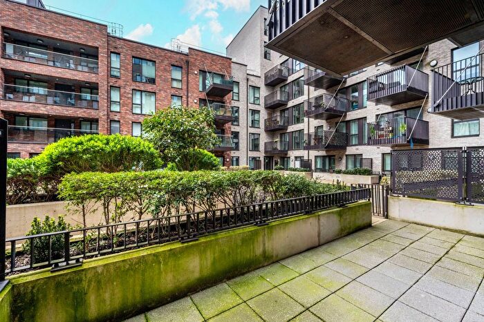 1 Bedroom Flat For Sale In Highland Street, Stratford, London, E15