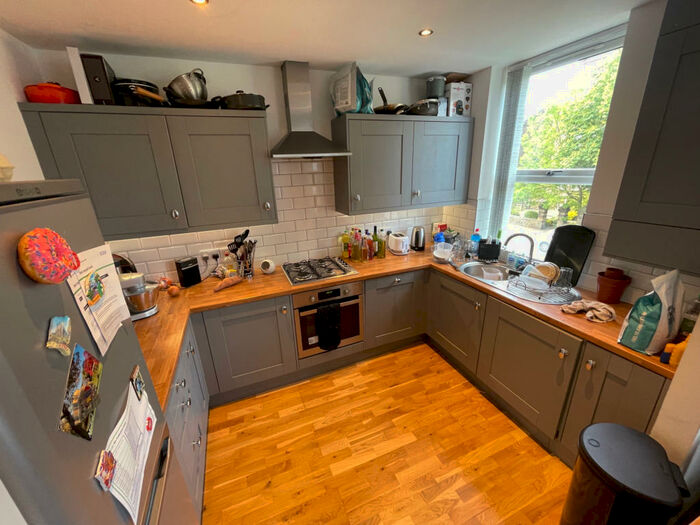 3 Bedroom Apartment To Rent In Cardigan Road, Leeds, West Yorkshire, LS6